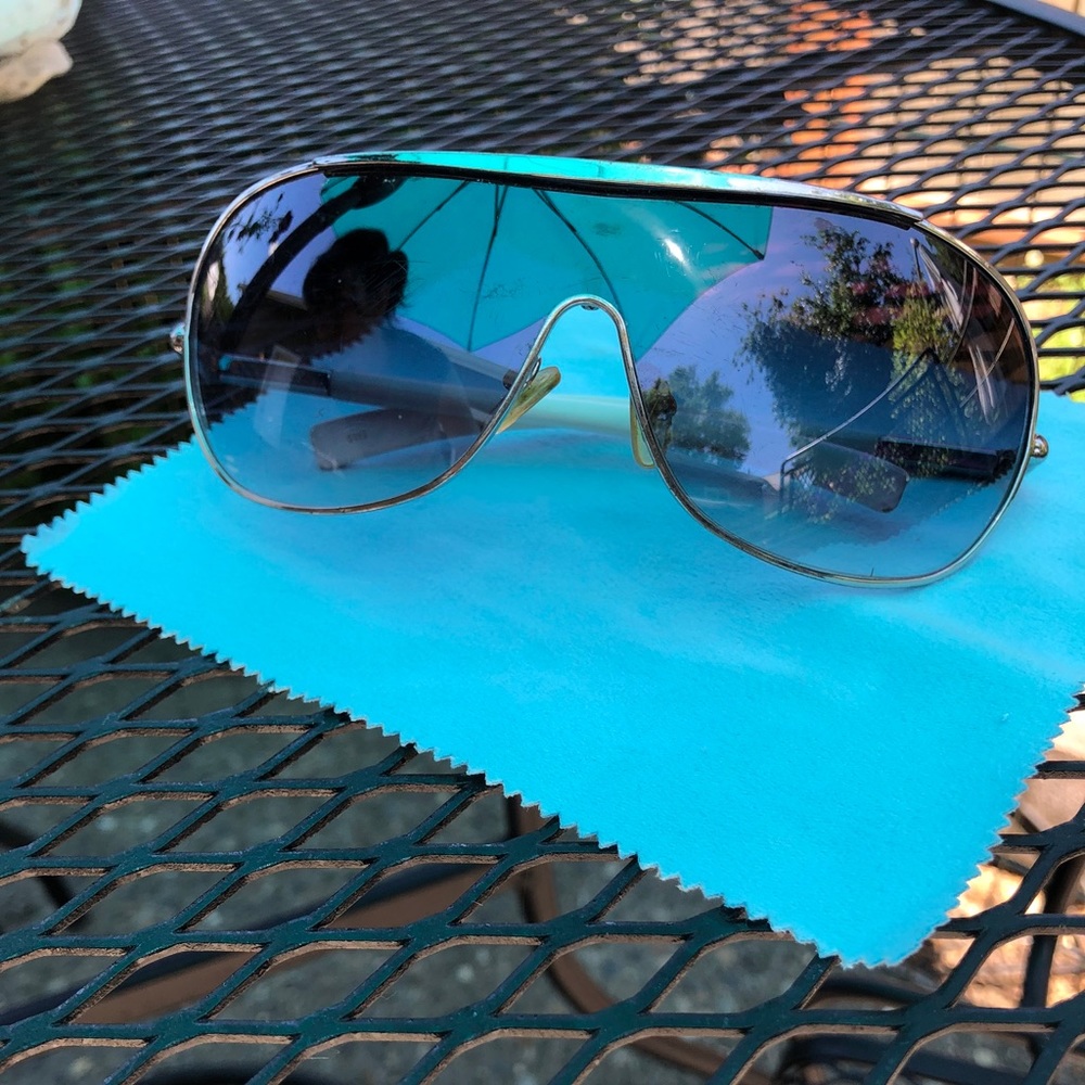SUNGLASSES - Picture 3 of 4